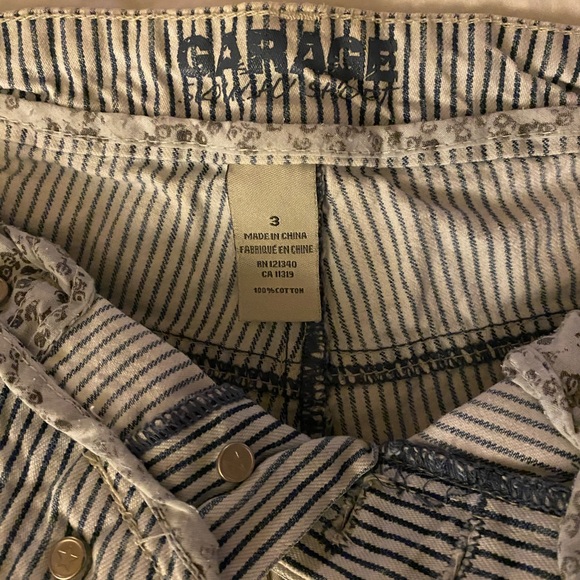 Women’s Garage Brand Jean shorts - Picture 4 of 8